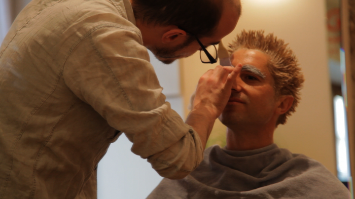 Pour tromper Bernard Arnault, François Ruffin se teint en blond pour ressembler au fils des Klur.